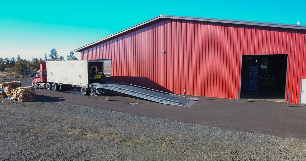 More Photos Of 4620 SW 23rd St, Redmond Warehouse For Lease