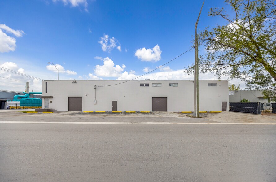 More Photos Of 7550 W 2nd Ct, Hialeah Warehouse For Lease