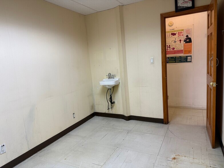 More Photos Of 57 E Mount Eden Ave, Bronx Healthcare For Lease