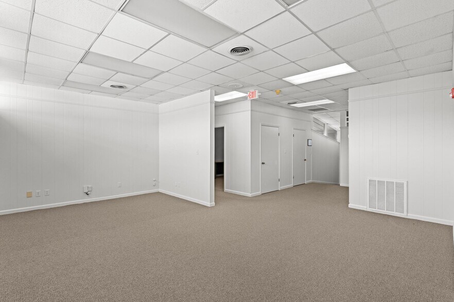 More Photos Of 1016 Everee Inn Rd, Griffin Business Park For Sale