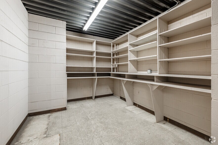 More Photos Of 1657 N Kostner Ave, Chicago Warehouse For Lease