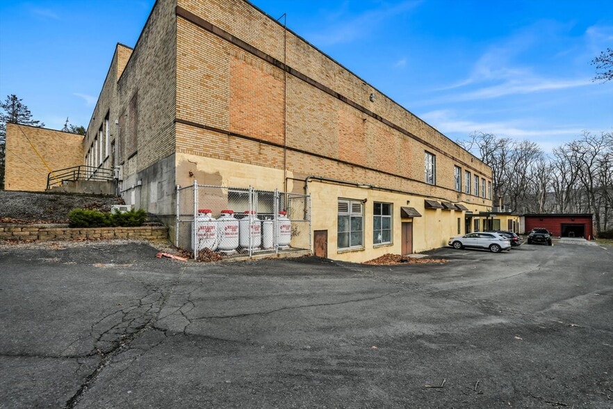 More Photos Of 15 Alliance St, New Philadelphia Rehabilitation Center For Sale