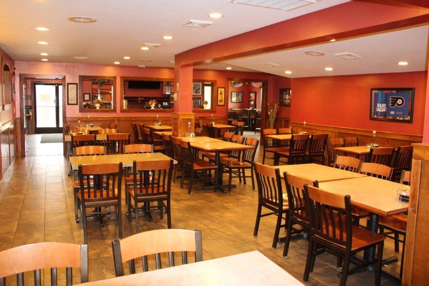 More Photos Of 5626 W Lincoln Hwy, Parkesburg Restaurant For Sale