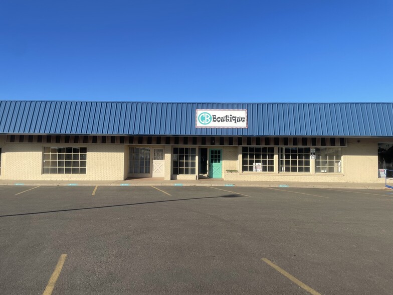 More Photos Of 2803-2823 Civic Cir, Amarillo Storefront For Lease