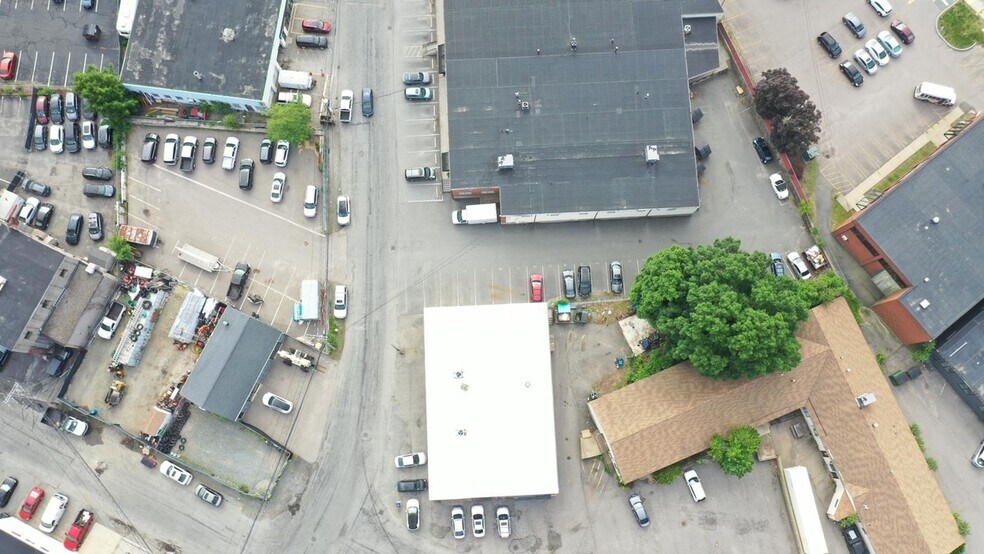 More Photos Of 6 Brook Rd, Needham Showroom For Lease