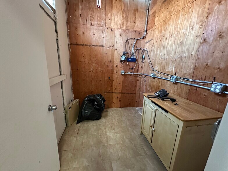 More Photos Of 4519-4523 N Milwaukee Ave, Chicago Apartments For Lease