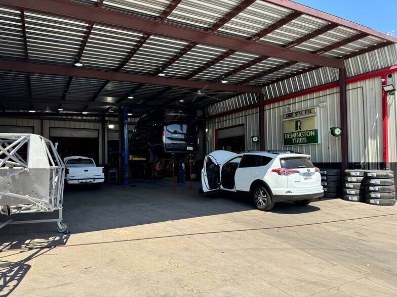 More Photos Of 6001 W Glendale Ave, Glendale Auto Repair For Sale