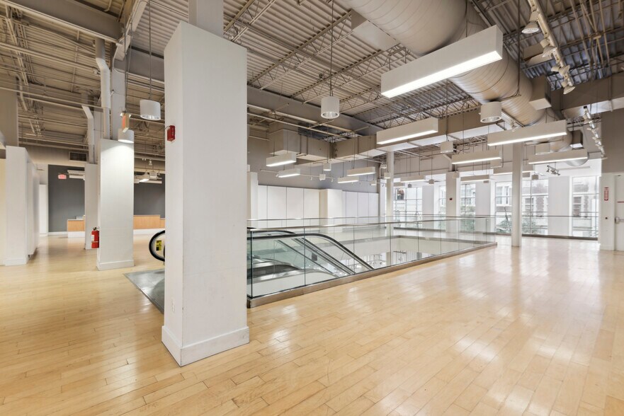 More Photos Of 1510 Walnut St, Philadelphia Storefront For Lease