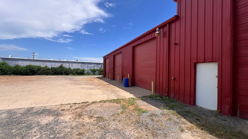 More Photos Of 3419 E Broadway Ave, North Little Rock Service For Lease
