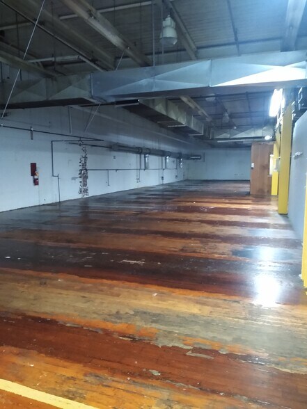 More Photos Of 501 E Naomi St, Randleman Distribution For Sale