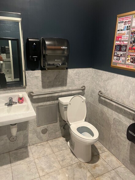 More Photos Of 1901 Taft St, Houston Restaurant For Lease