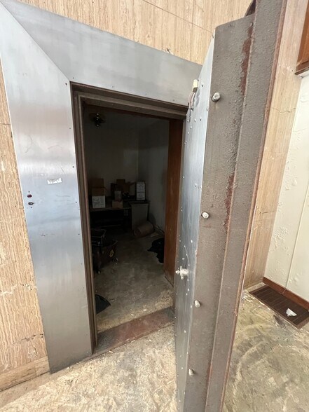 More Photos Of 100 N Main St, Corsicana Office Residential For Sale