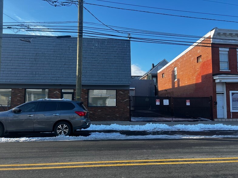 More Photos Of 215 Market St, Perth Amboy Office For Lease
