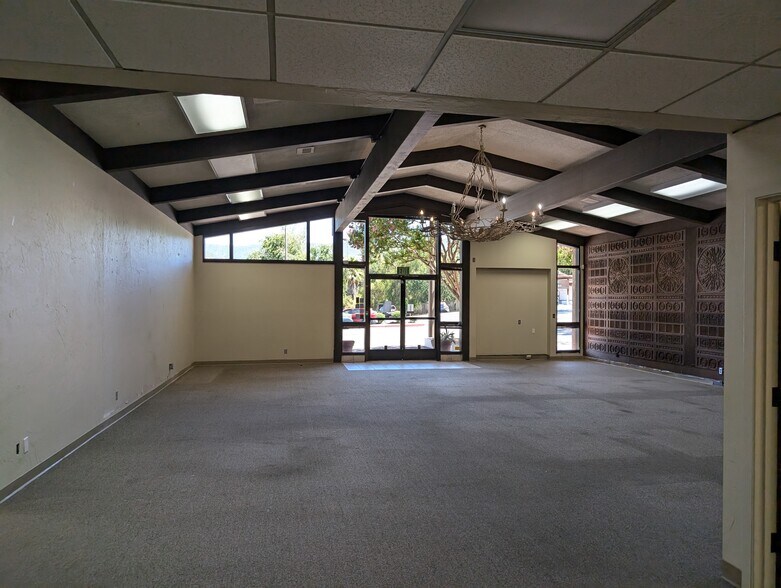 More Photos Of 302 El Paseo Rd, Ojai Office For Sale
