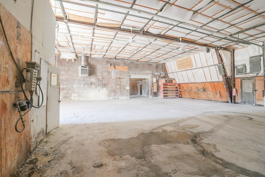 More Photos Of 1292 SW 125th Rd, Holden Light Manufacturing For Sale