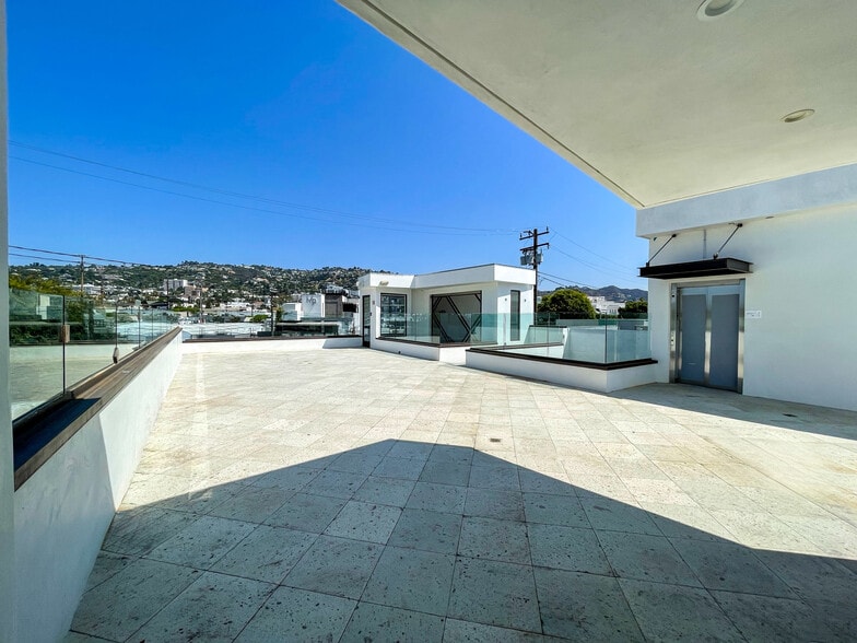 More Photos Of 8463-8465 Melrose Ave, West Hollywood Restaurant For Lease