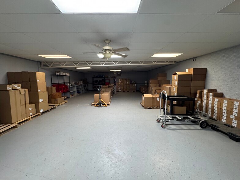 More Photos Of 706 N Perry St, Palestine General Retail For Sale
