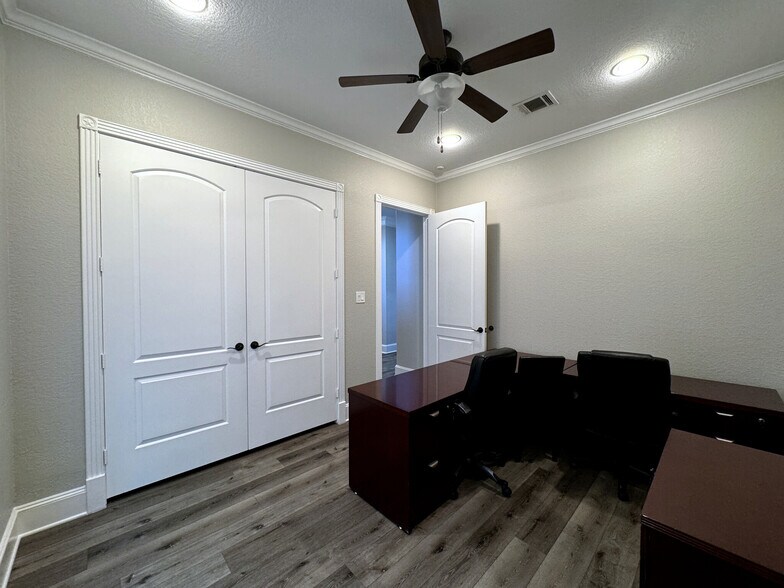 More Photos Of 11601 Spring Cypress Rd, Tomball Medical For Sale
