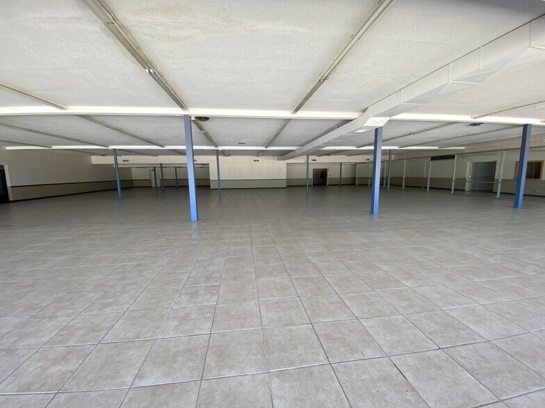 More Photos Of 6411-6425 E Kellogg Dr, Wichita General Retail For Lease