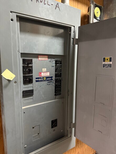 More Photos Of 3910 W Camp Wisdom Rd, Dallas Storefront For Sale