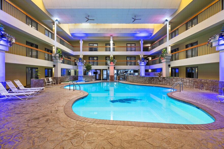 More Photos Of 1244 Canterbury Rd, Shakopee Hotel For Lease