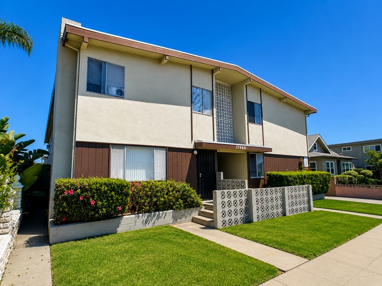 More Photos Of 11966 Oxford Ave, Hawthorne Apartments For Sale