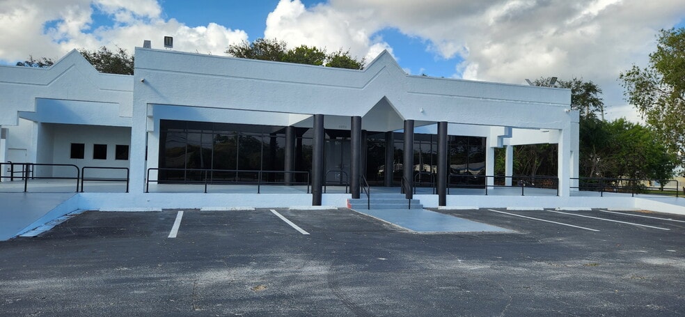Primary Photo Of 4405 S US Highway 1, Fort Pierce Auto Dealership For Lease