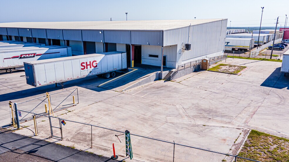More Photos Of 13806 N Unitec Dr, Laredo Warehouse For Lease