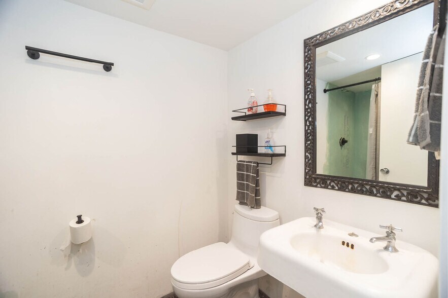 More Photos Of 3489 N Elston Ave, Chicago Storefront Retail Office For Sale
