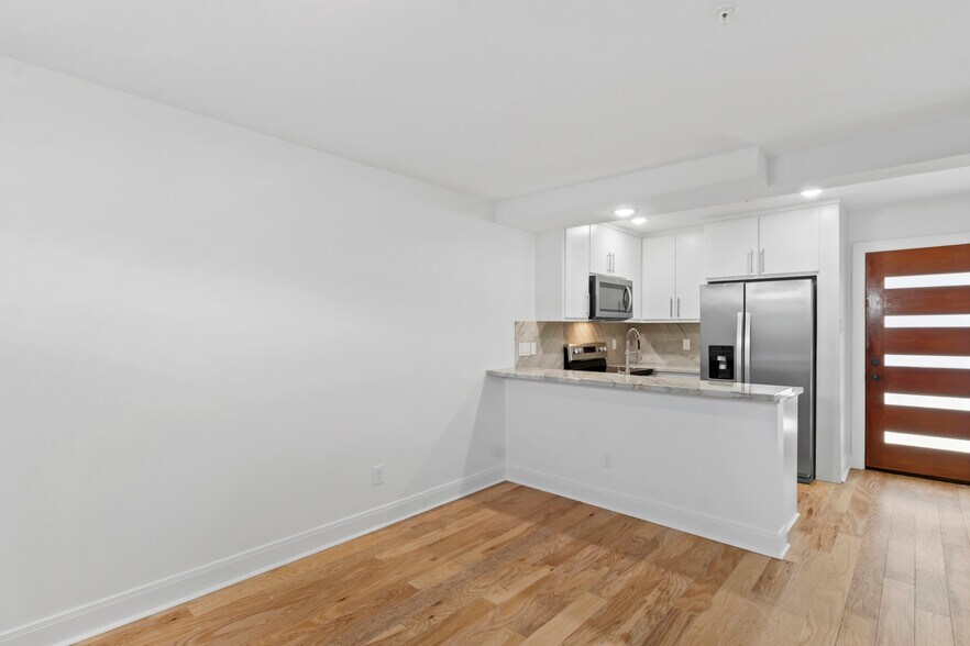 More Photos Of 319 Eastwood St, Houston Apartments For Sale