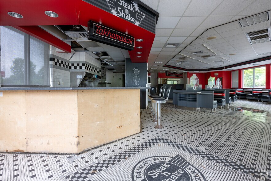 More Photos Of 4684 N Patterson Ave, Winston-Salem Restaurant For Sale