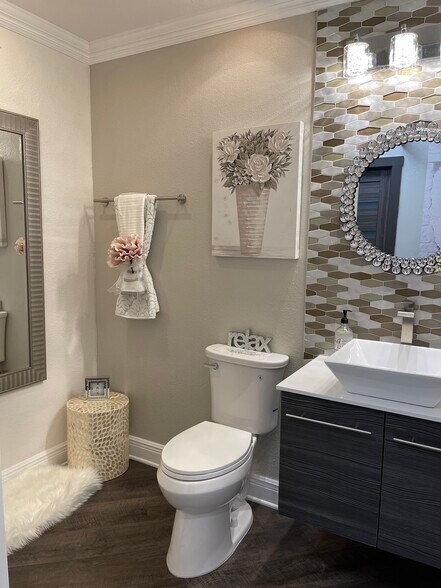 More Photos Of 5404 Hoover Blvd, Tampa Medical For Sale
