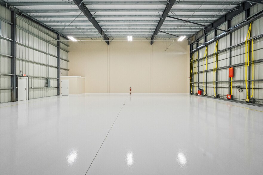 More Photos Of 2590 Airport North Dr, Vero Beach Warehouse For Sale