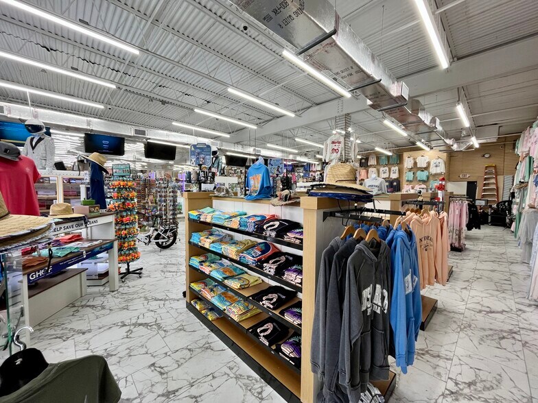 More Photos Of 4392 NE Ocean Blvd, Jensen Beach Storefront Retail Office For Lease