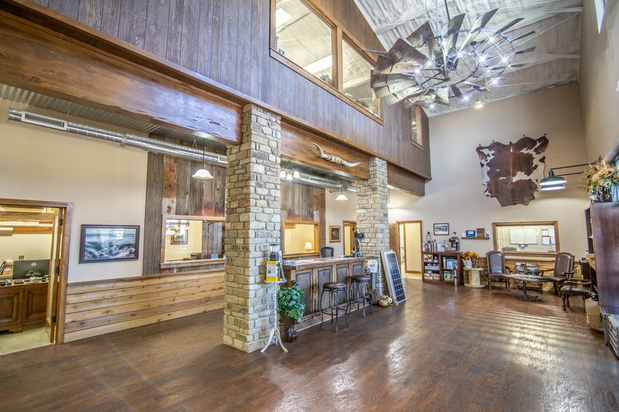 More Photos Of 1520 E Eagle Rd, Weatherford Light Manufacturing For Sale