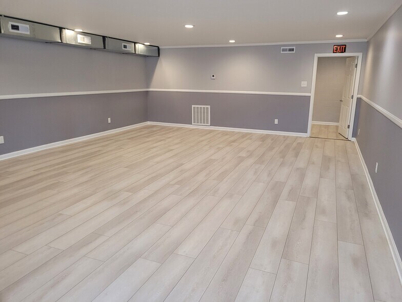 More Photos Of 10923 N Main St, Archdale Storefront For Lease