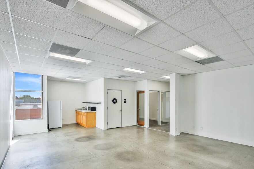 More Photos Of 2211 Corinth Ave, Los Angeles Medical For Sale