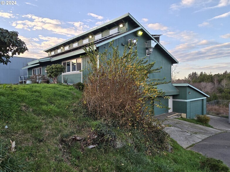 More Photos Of 1200 Newmark Ave, Coos Bay Medical For Sale