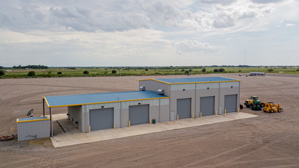 More Photos Of 7044 Interstate 10, Sealy Distribution For Sale