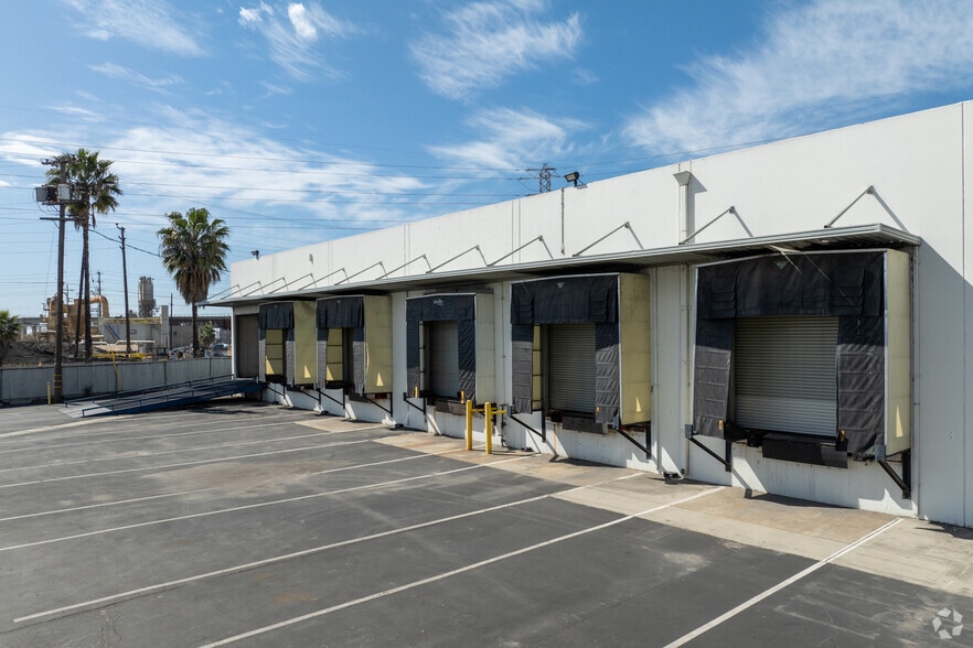 More Photos Of 1625 Perrino Pl, Los Angeles Warehouse For Lease