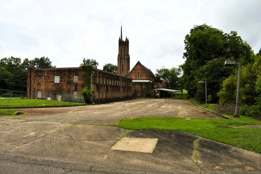 More Photos Of 3481 S Court St, Montgomery Religious Facility For Sale