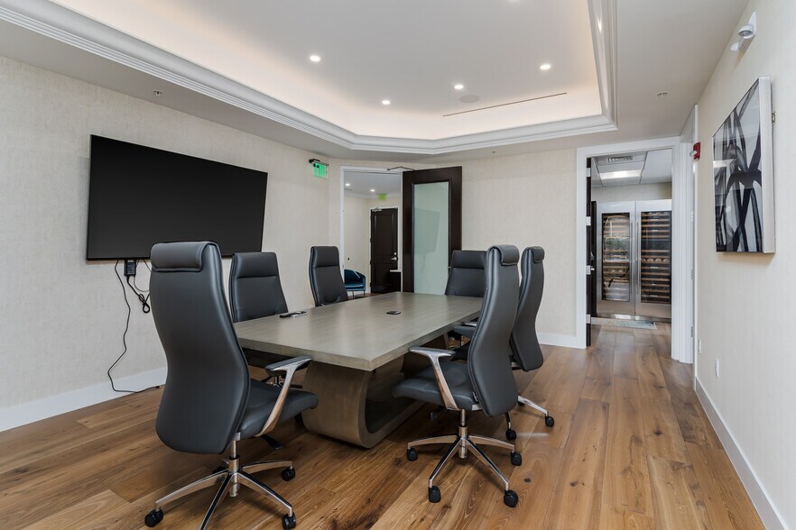 More Photos Of 599 9th St N, Naples Medical For Sale
