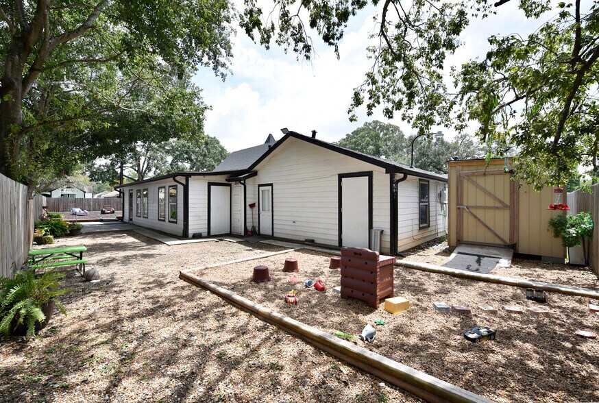 More Photos Of 1220 Mulcahy St, Rosenberg Religious Facility For Sale