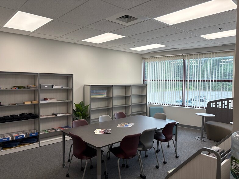 More Photos Of 201 Riverneck Rd, Chelmsford Office For Lease