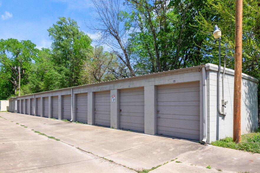 More Photos Of 500 G st, Arkansas City Self Storage For Sale