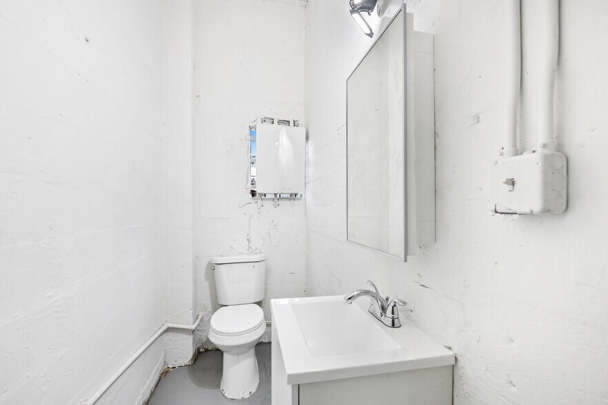 More Photos Of 709 NW 8th Ave, Fort Lauderdale Warehouse For Lease