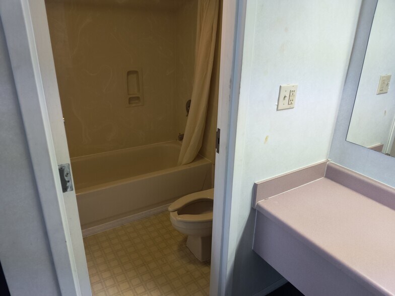 More Photos Of 3500 Green Mountain Dr, Branson Hotel For Sale