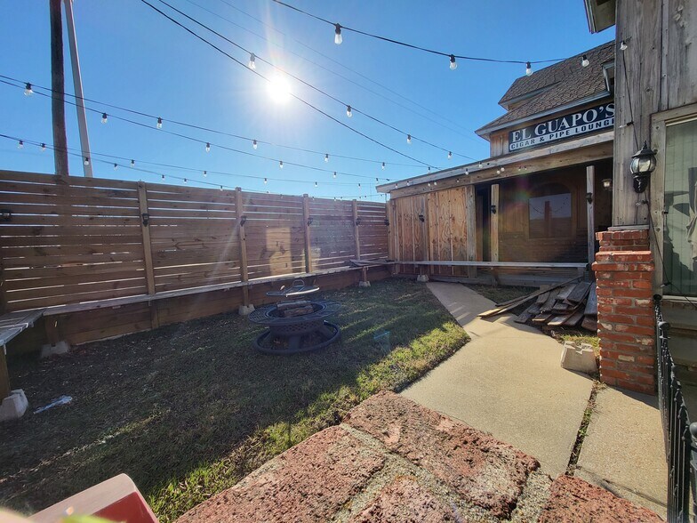 More Photos Of 1209 W 7th St, Joplin Office For Sale
