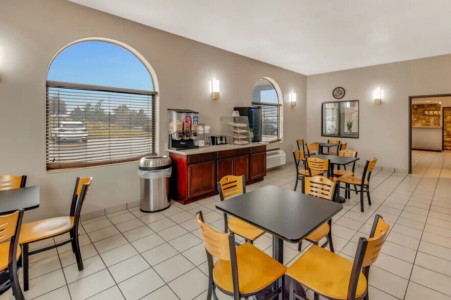 More Photos Of 800 Senate Ave, Red Oak Hotel For Sale