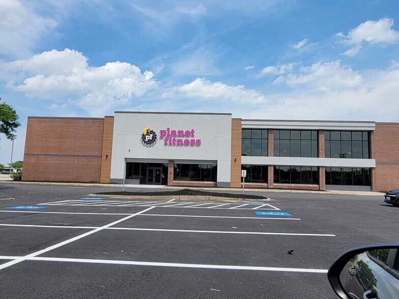 More Photos Of 675 Beverage Hill Ave, Pawtucket Freestanding For Lease